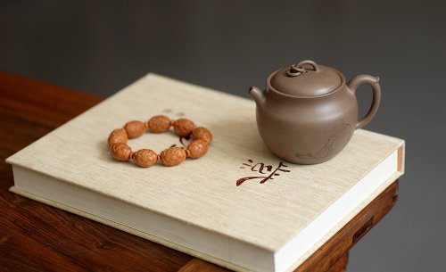 范磊紫砂壶 造型新颖 耐品可人 全手青段禅钟 国师和石装饰 青灰泥