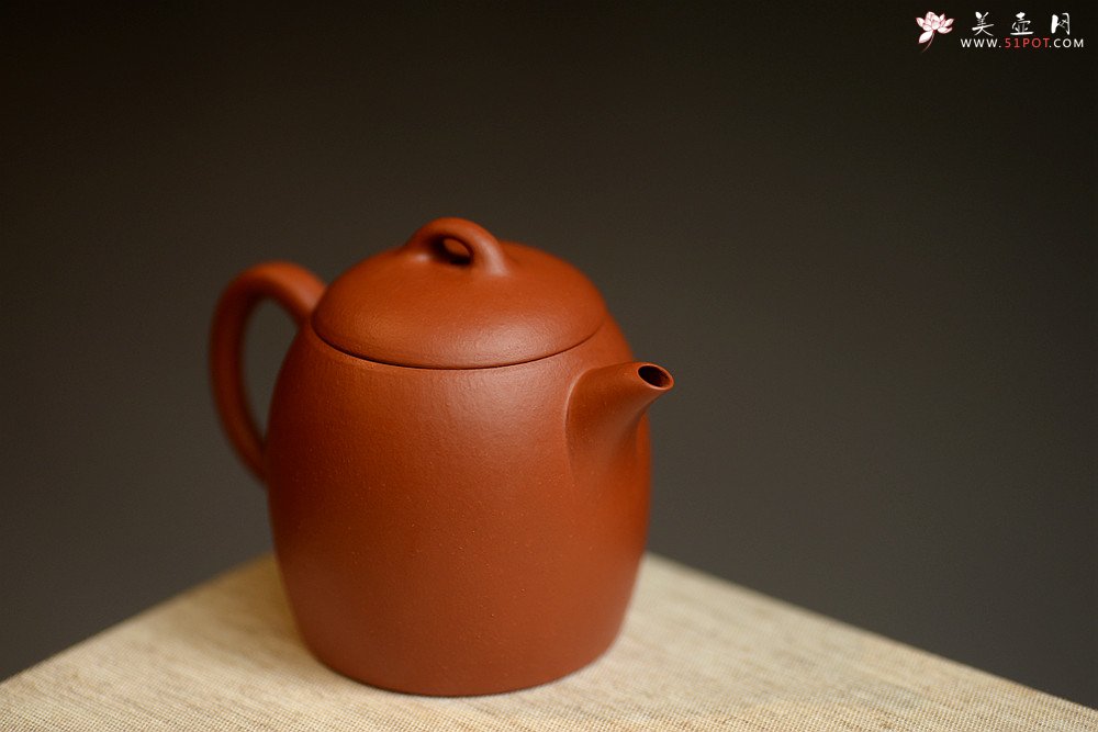 紫砂壶图片：徐亚春丙申春全手新作 陶兴双刀精刻  摹古玉成秦权 杀铁利器 - 美壶网
