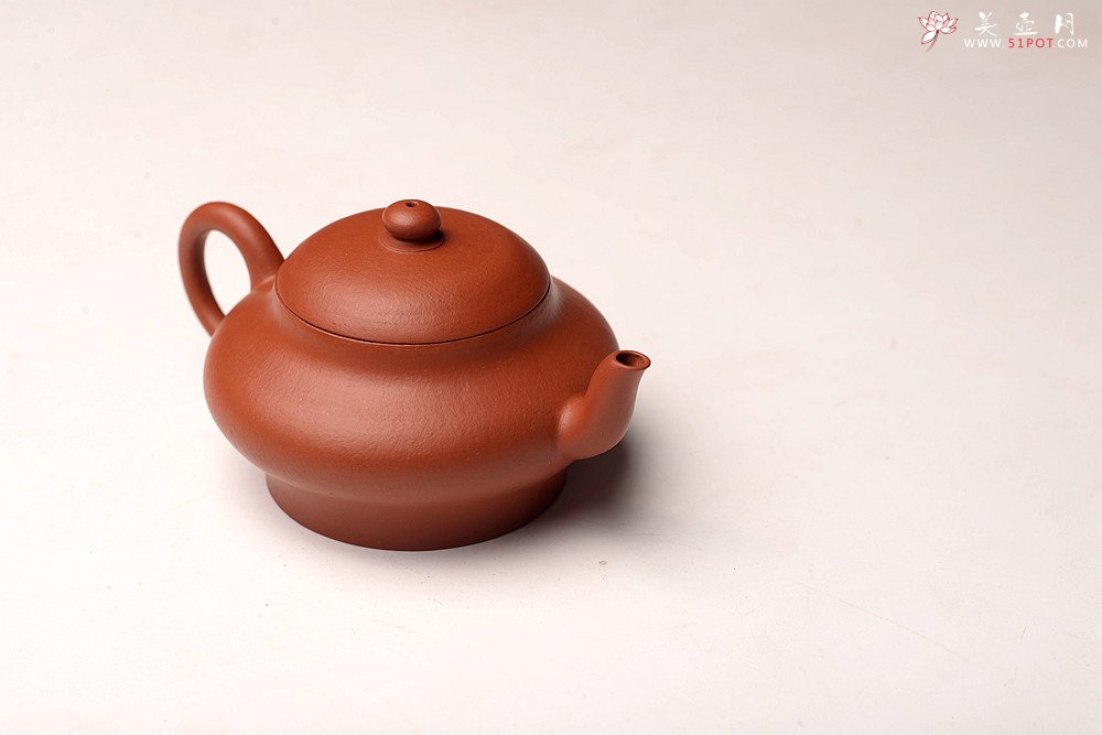 紫砂壶图片：徐亚春新作 韵味十足 娇小可人 优质朱泥~全手梨形  - 美壶网