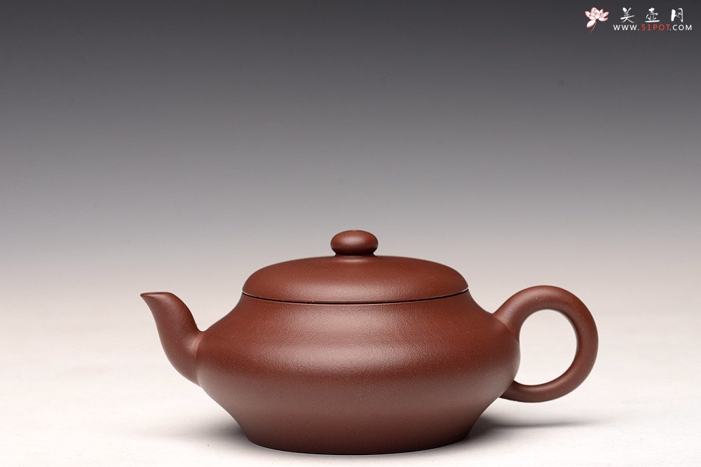紫砂壶图片：邵春良近作  光素经典 传统全手技法 上下均刹凹 扁灯 优质老清水 - 美壶网