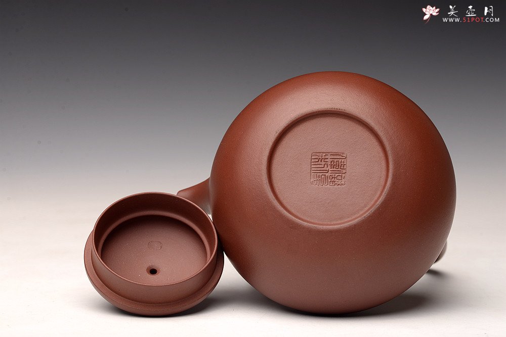 紫砂壶图片：储俊伟丙申夏全手精品 大气磅礴 四号井底槽青 摹古太湖石提梁 - 美壶网