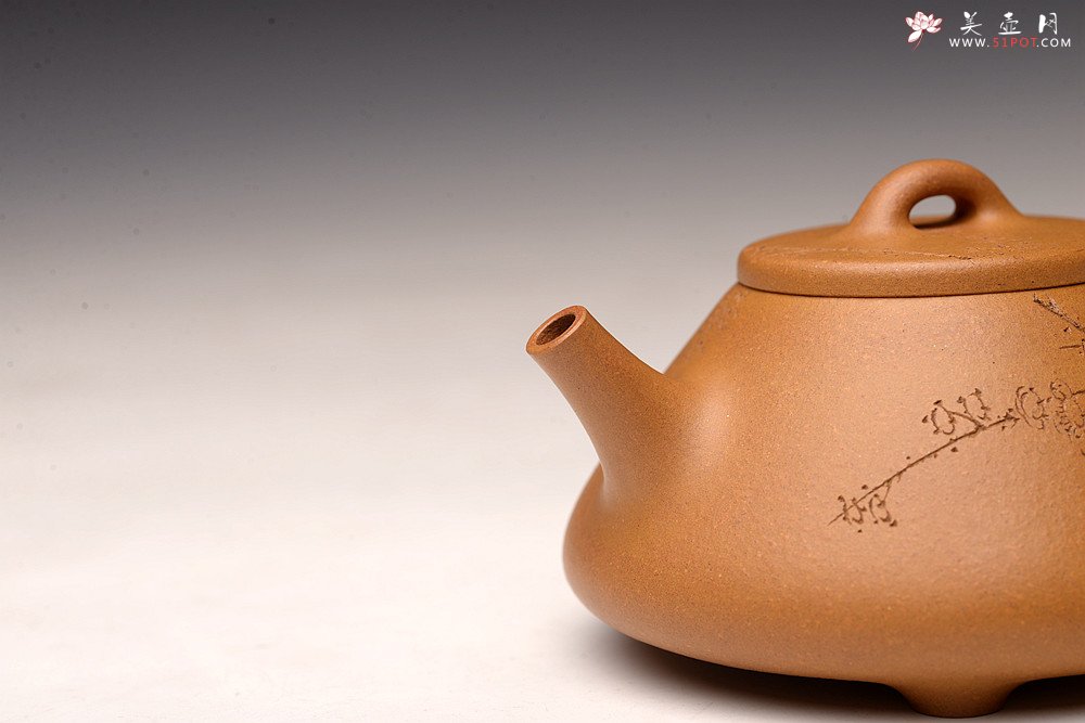 紫砂壶图片：优质黄金段 周路健全手作品 器形端正~ 骨肉均挺 子冶石瓢 陆逸舟刻梅~ - 美壶网