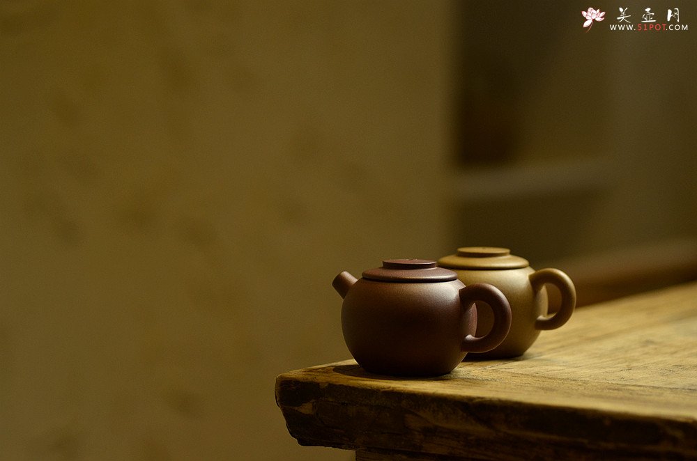 紫砂壶图片：美壶特惠 茶人最爱 古朴小品 实用小巨轮~紫泥 段泥一对 - 美壶网
