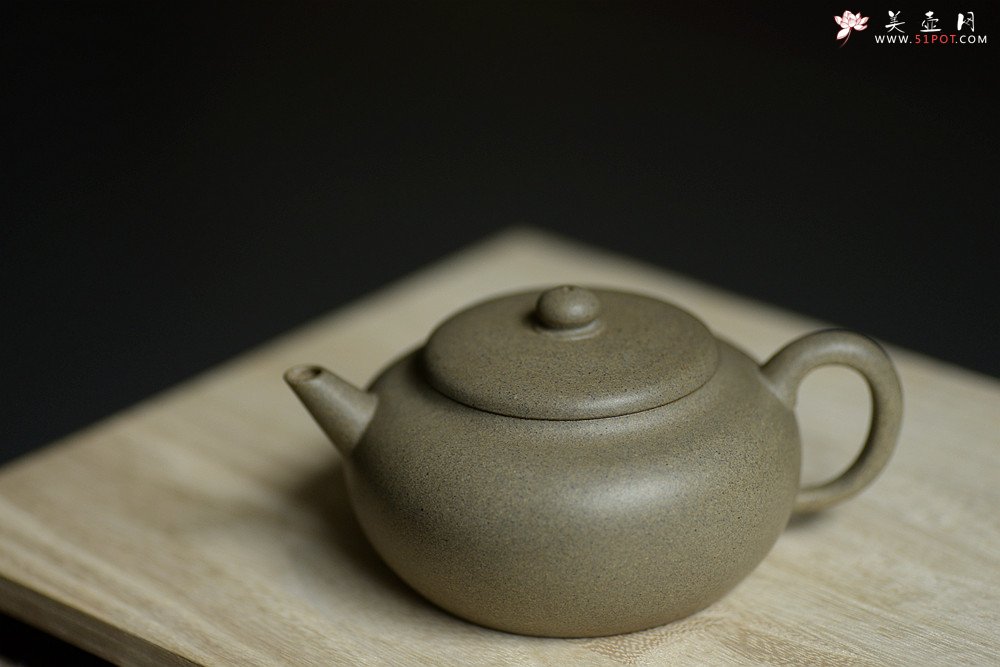 紫砂壶图片：王薇实用全手 圆润可人 优质青段 小玉扁 - 美壶网