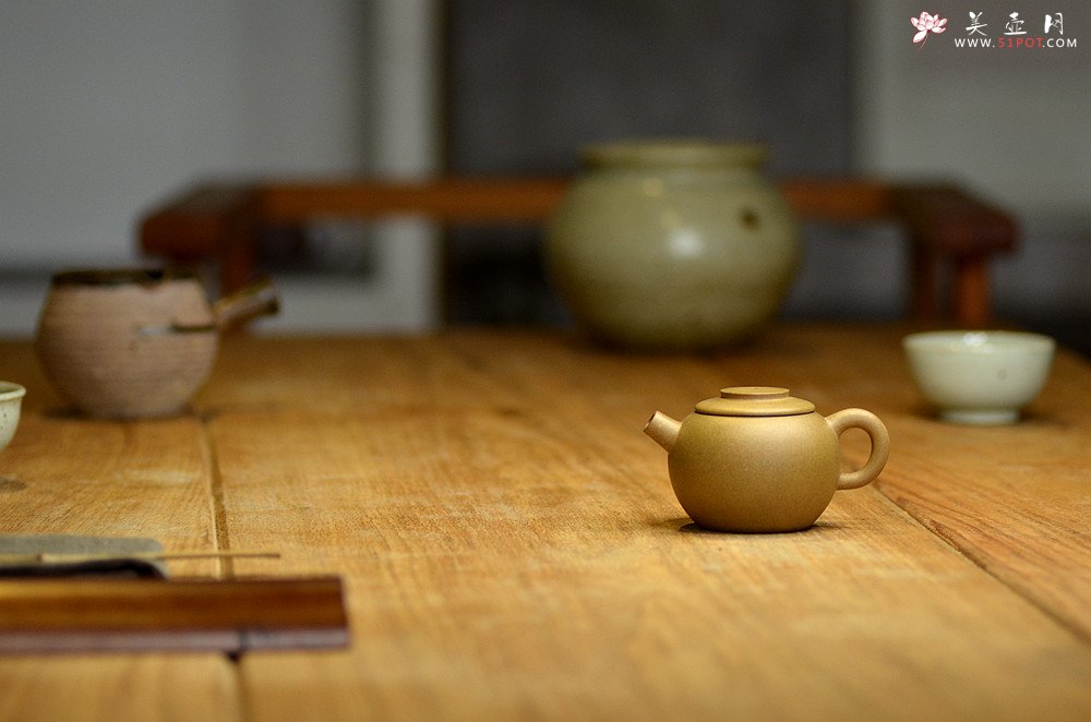 紫砂壶图片：美壶特惠 茶人最爱 古朴小品 实用小巨轮~紫泥 段泥一对 - 美壶网