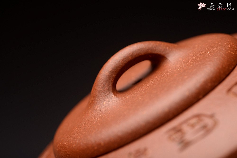 紫砂壶图片：曲峰丙申夏 摹古之作 陶兴双刀装饰 优质降坡泥 扁石 大口实用 - 美壶网