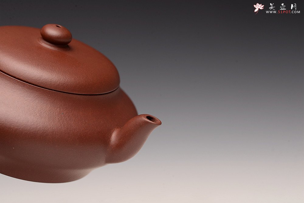 紫砂壶图片：邵春良近作  光素经典 传统全手技法 上下均刹凹 扁灯 优质老清水 - 美壶网