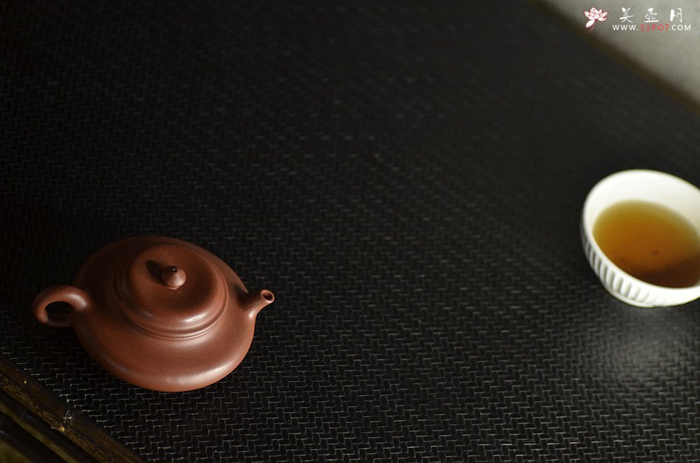 紫砂壶图片：美壶特惠 泓渝山房新品 小虚扁 文雅秀气 传统实用 - 美壶网