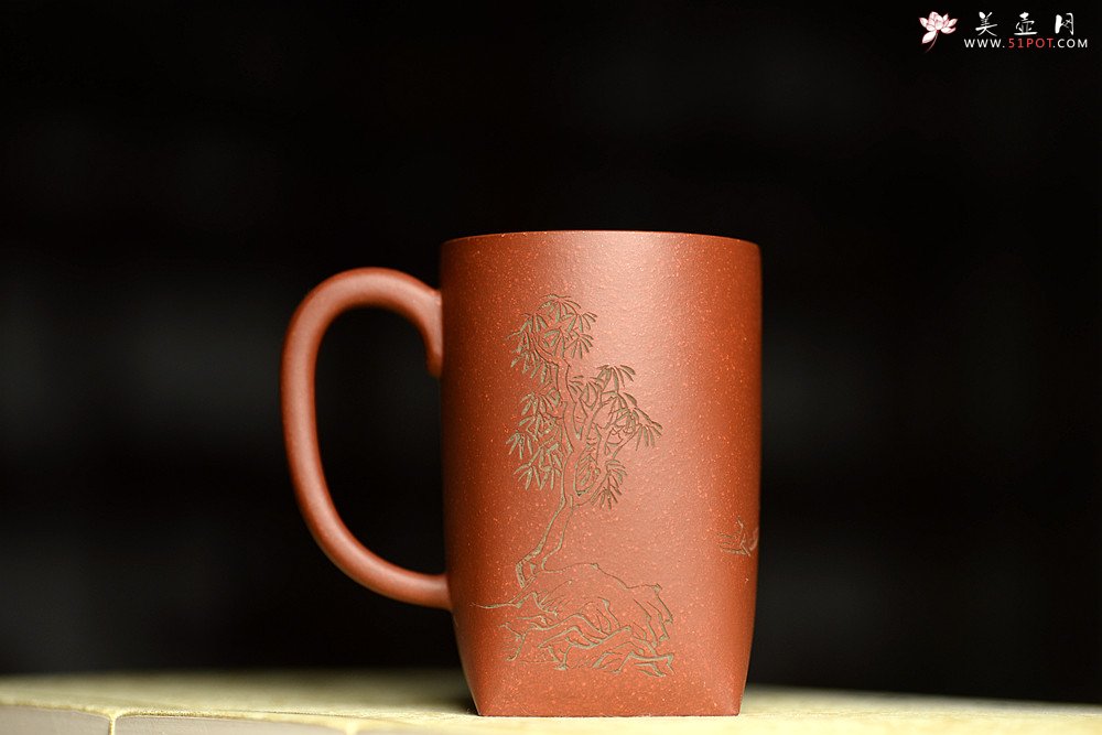 紫砂壶图片：詹黎明制盘 高路老师精刻 天地方圆杯~文房主人杯   - 美壶网