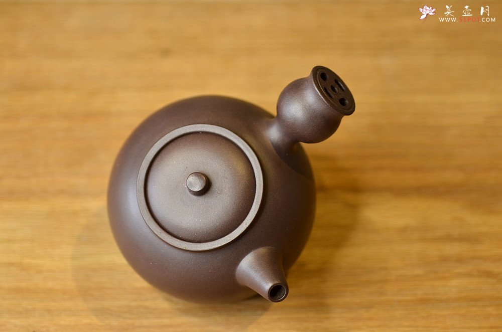 紫砂壶图片：泓渝山房 煮茶品茗 玩味侧把巨轮 茶人风情~ 电陶炉烧水 - 美壶网