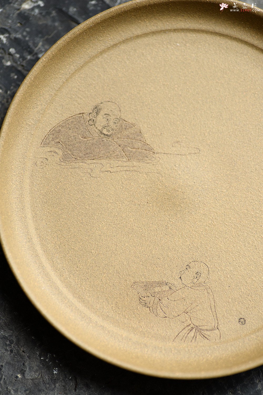 紫砂壶图片：游心堂主人细刻 文气十足 干泡台 赏盘/文盘 - 美壶网