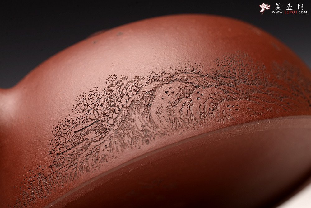 紫砂壶图片：优质底料 李彦雄通景山水 经典作品 全手大半月 大气 - 美壶网