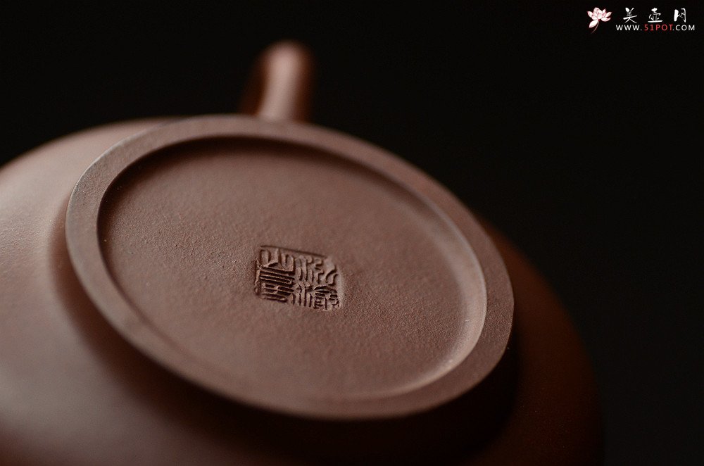 紫砂壶图片：美壶特惠 泓渝山房新品 小虚扁 文雅秀气 传统实用 - 美壶网