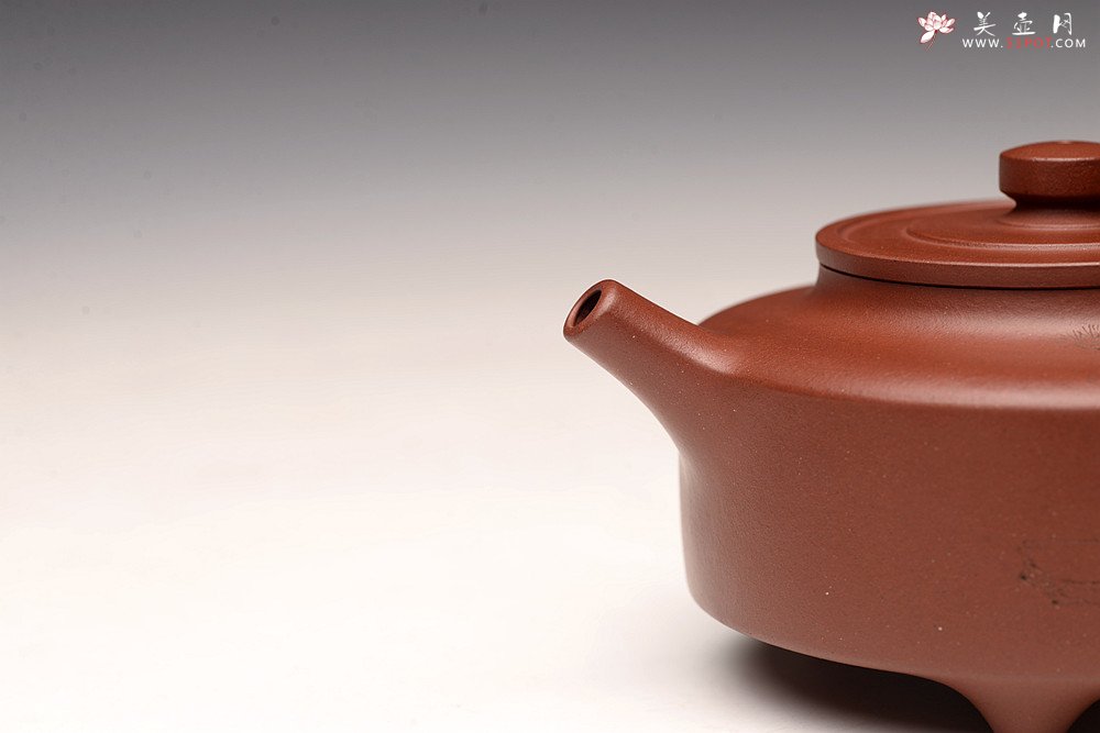 紫砂壶图片：储俊伟丙申夏全手摹古 曼生周盘 端庄素雅 国师实力派赵辉装饰 精工 - 美壶网