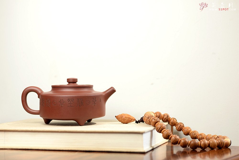 紫砂壶图片：储俊伟丙申夏全手摹古 曼生周盘 端庄素雅 国师实力派赵辉装饰 精工 - 美壶网