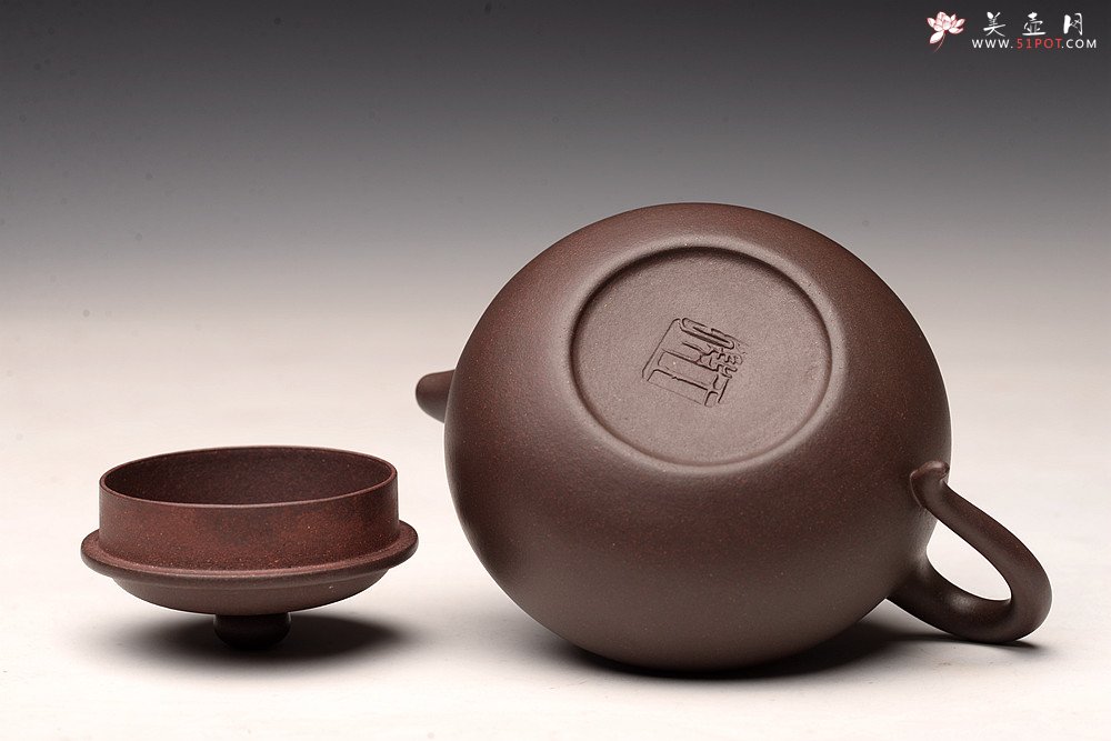 紫砂壶图片：传统器形 大口实用 精品紫茄泥 全手扁莲子 - 美壶网