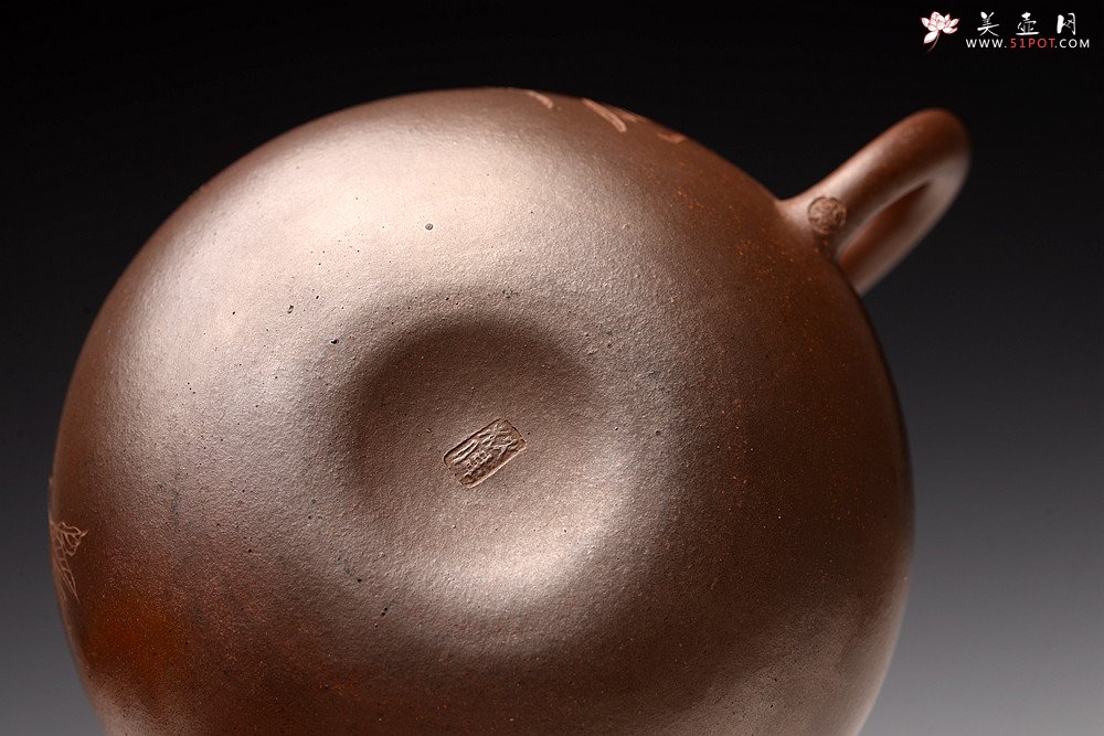 紫砂壶图片：沈秋伟经典作品 气窑窑变 高路精刻 传统全手工 线条舒畅 果元 - 美壶网