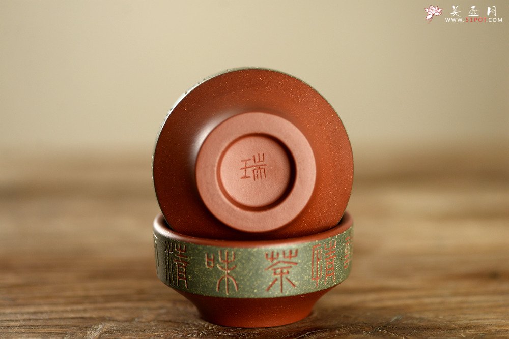 紫砂壶图片：何瑞装饰 粉浆宝盆杯 文气古朴 赏玩皆宜~ 美壶特惠（每只刻绘都不同哦） - 美壶网