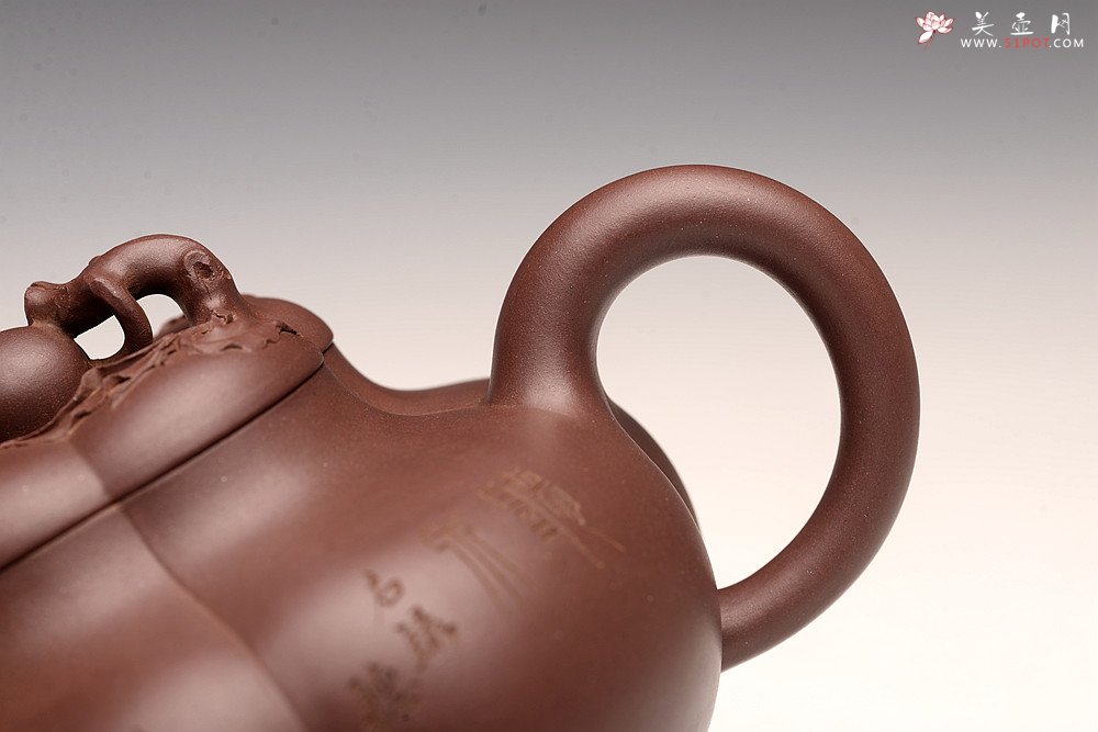 紫砂壶图片：酒虎丙申夏 精品之作 大气磅礴 全手工上合桃 和石装饰 珍藏 - 美壶网
