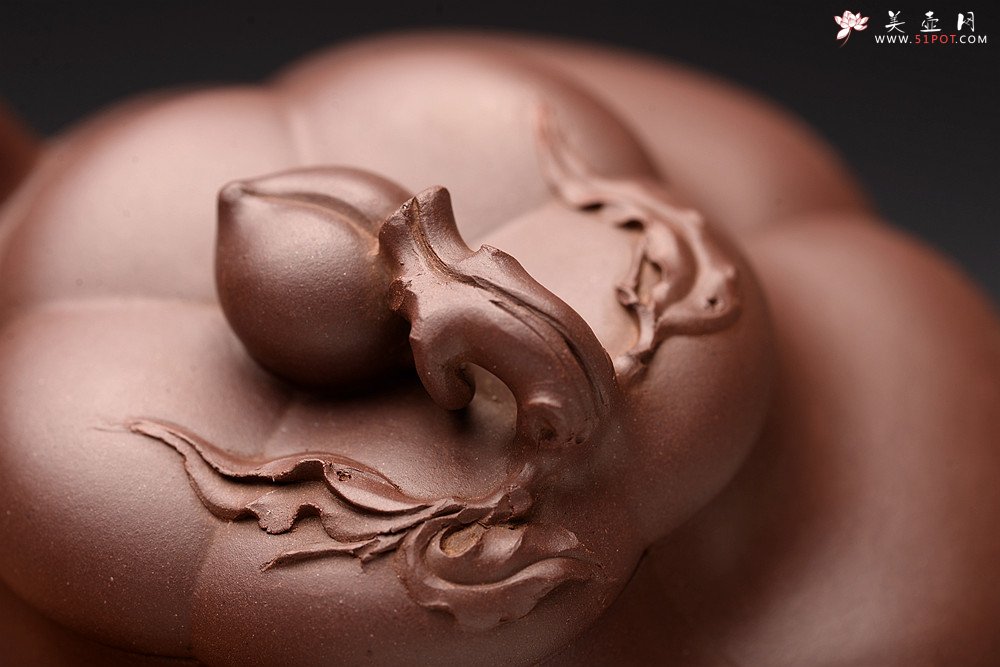 紫砂壶图片：酒虎丙申夏 精品之作 大气磅礴 全手工上合桃 和石装饰 珍藏 - 美壶网