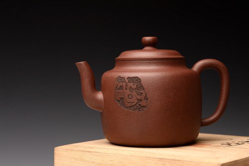 詹黎明紫砂壶 詹黎明全手新作 古朴稳重 全手圆钟 由王俊平精心装饰 原矿紫泥