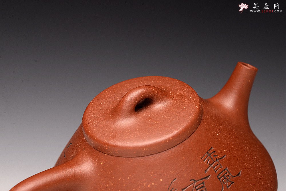 紫砂壶图片：优质降坡泥 周路健全手近作  陆轶舟刻绘 耐品实用子冶石瓢  挺拔 - 美壶网