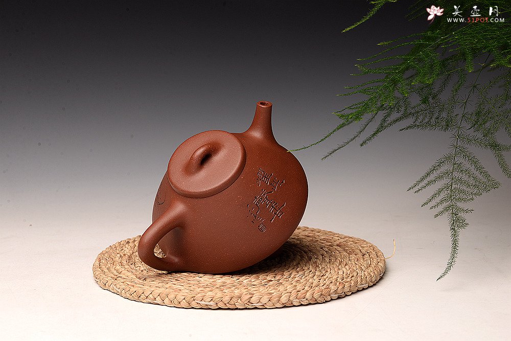 紫砂壶图片：优质降坡泥 周路健全手近作  陆轶舟刻绘 冬日实用子冶石瓢 - 美壶网