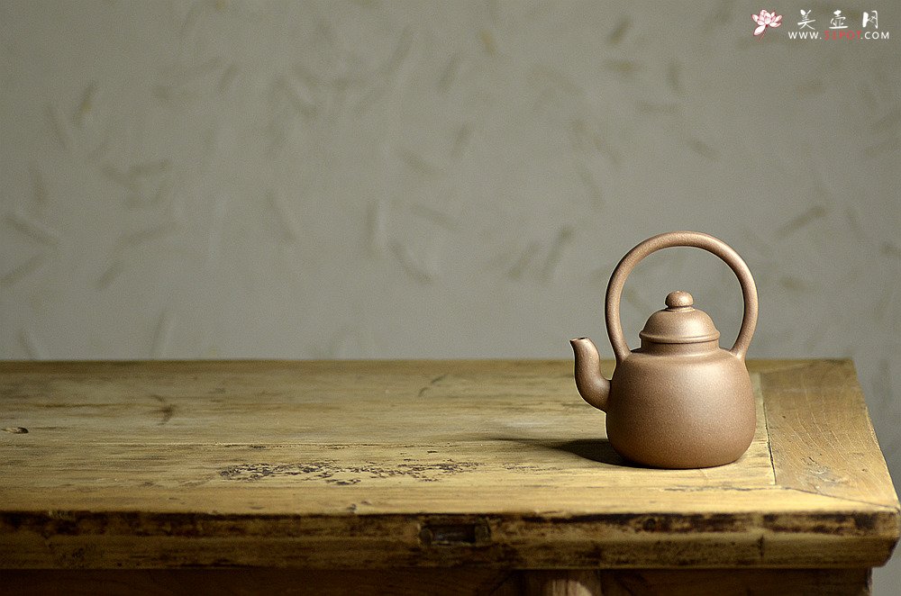 紫砂壶图片：淞庐原创作品 古朴摹明韵 永乐提梁 夏日炎炎提壶约茶~ - 美壶网