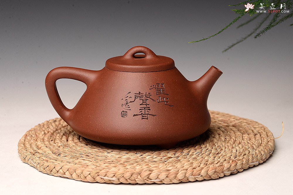 紫砂壶图片：优质降坡泥 周路健全手近作  陆轶舟刻绘 冬日实用子冶石瓢 - 美壶网