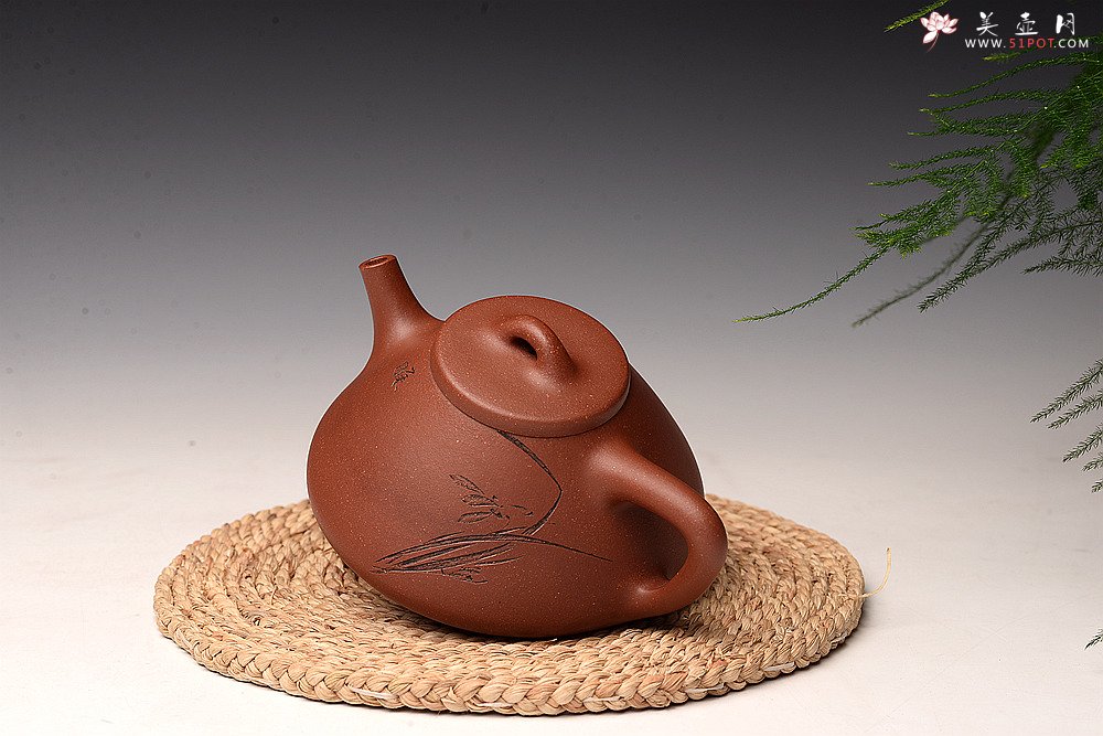 紫砂壶图片：优质降坡泥 周路健全手近作  陆轶舟刻绘 冬日实用子冶石瓢 - 美壶网