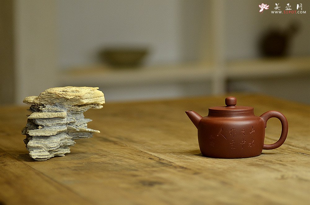 紫砂壶图片：山水之中作主人 摹古剑流德中 - 美壶网