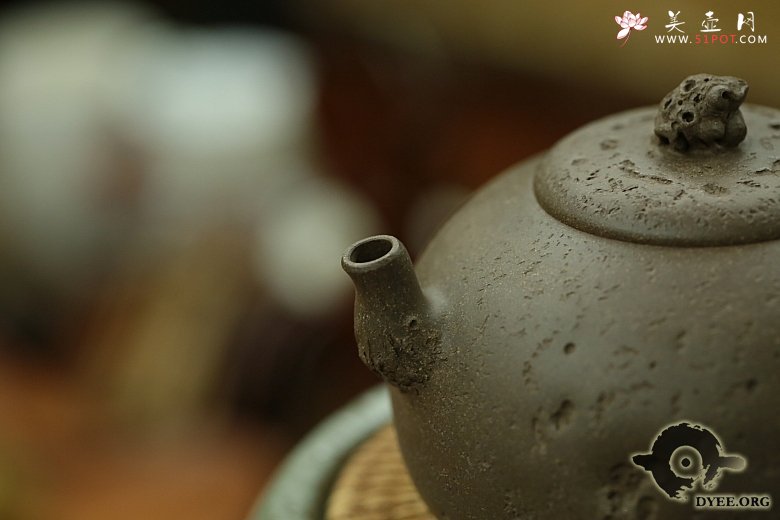 紫砂壶图片：金蟾龚春欣赏 - 美壶网