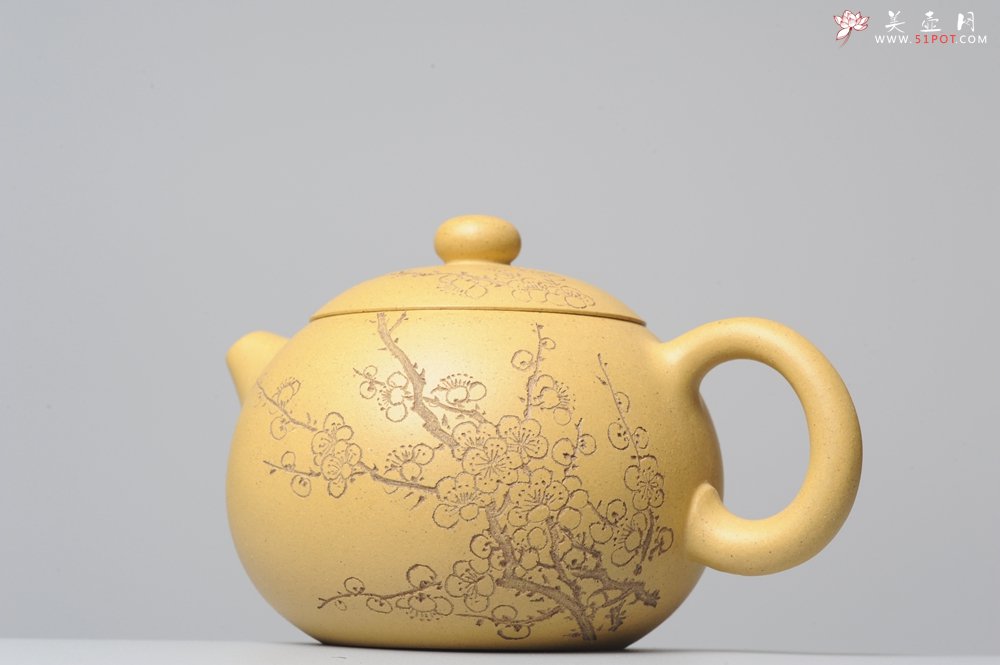 紫砂壶图片：助工袁德波精心装饰梅花 双助工联袂西施壶 - 美壶网