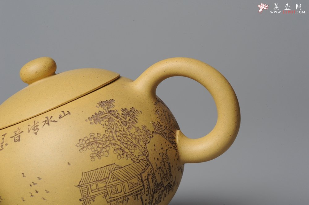紫砂壶图片：助工袁德波精心装饰通景山水 双助工联袂西施壶 - 美壶网