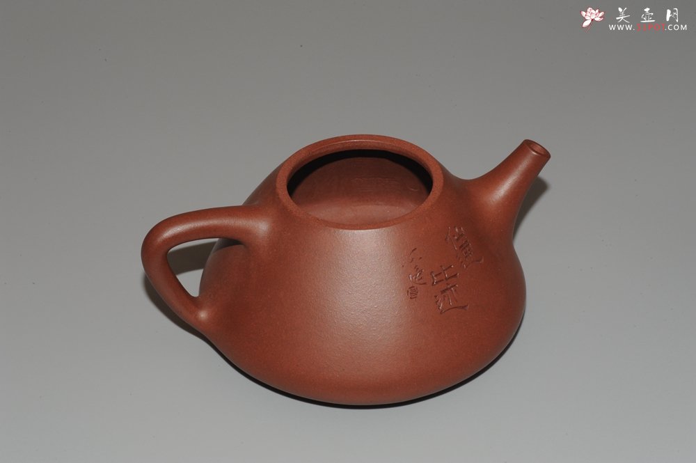 紫砂壶图片：骨肉匀挺 毛国强徒弟陆轶舟文气装饰 全手工子冶石瓢 - 美壶网