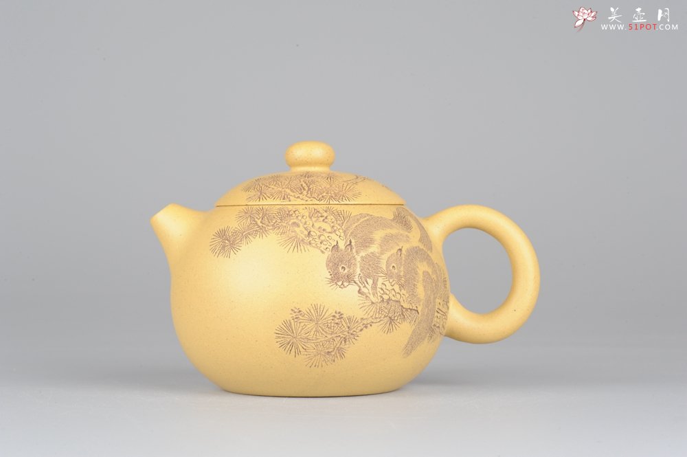 紫砂壶图片：国助唐文本绿西施  端庄 助工袁德波装饰  - 美壶网