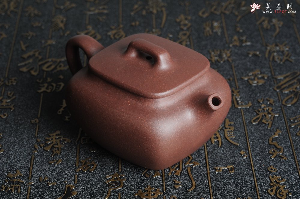 紫砂壶图片：优质紫泥 美壶特惠小四方 泥料油润 一捺底 - 美壶网