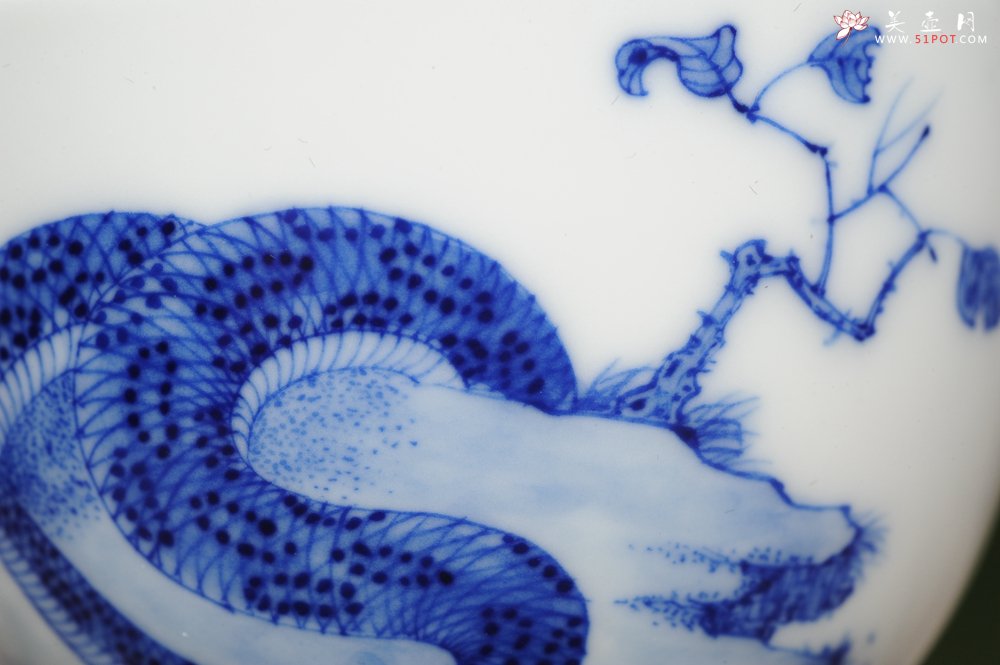 紫砂壶图片：生肖蛇 景德镇全手工手绘青花主人杯  - 美壶网