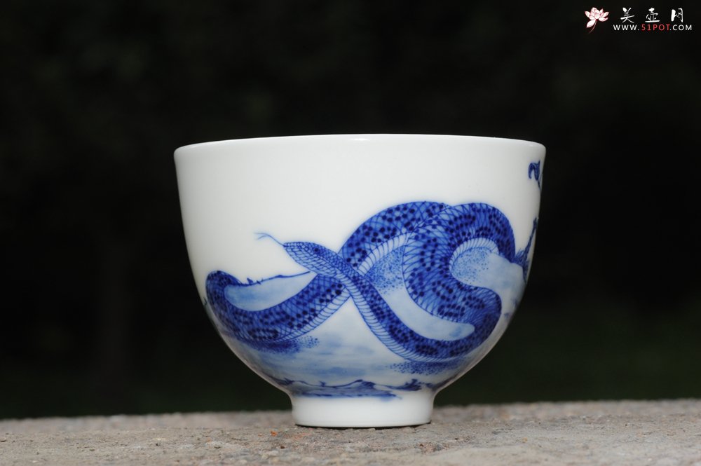 紫砂壶图片：生肖蛇 景德镇全手工手绘青花主人杯  - 美壶网