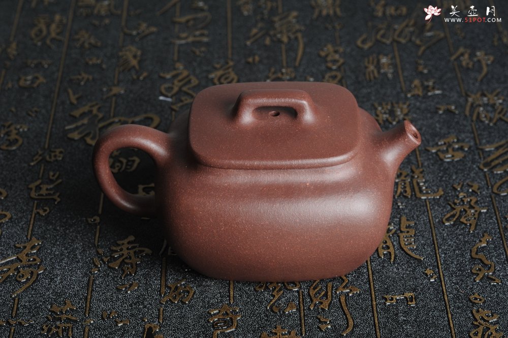 紫砂壶图片：优质紫泥 美壶特惠小四方 泥料油润 一捺底 - 美壶网