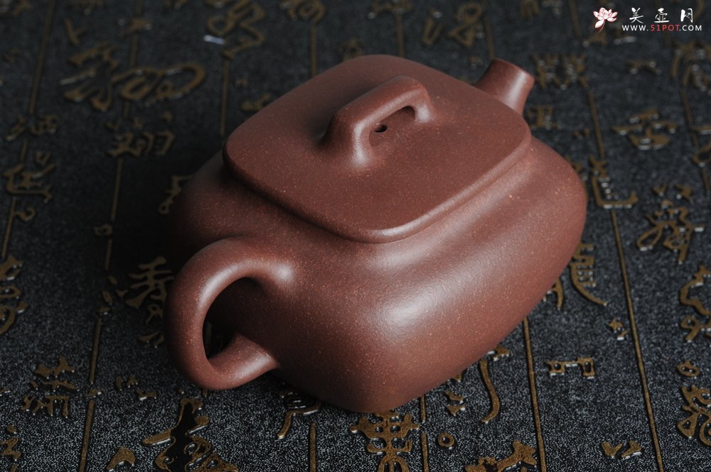 紫砂壶图片：优质紫泥 美壶特惠小四方 泥料油润 一捺底 - 美壶网