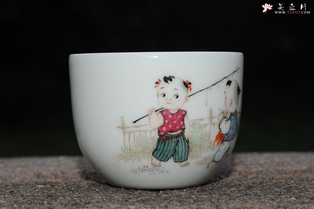 紫砂壶图片：双童子准备去钓鱼 景德镇主人杯 - 美壶网