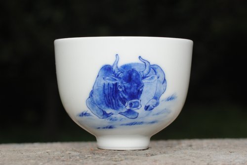 古月山房紫砂壶 生肖牛 景德镇全手工手绘青花主人杯 