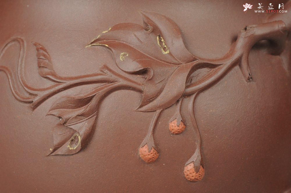 紫砂壶图片：精品花货 事事如意 贴花草莓技艺精湛 - 美壶网