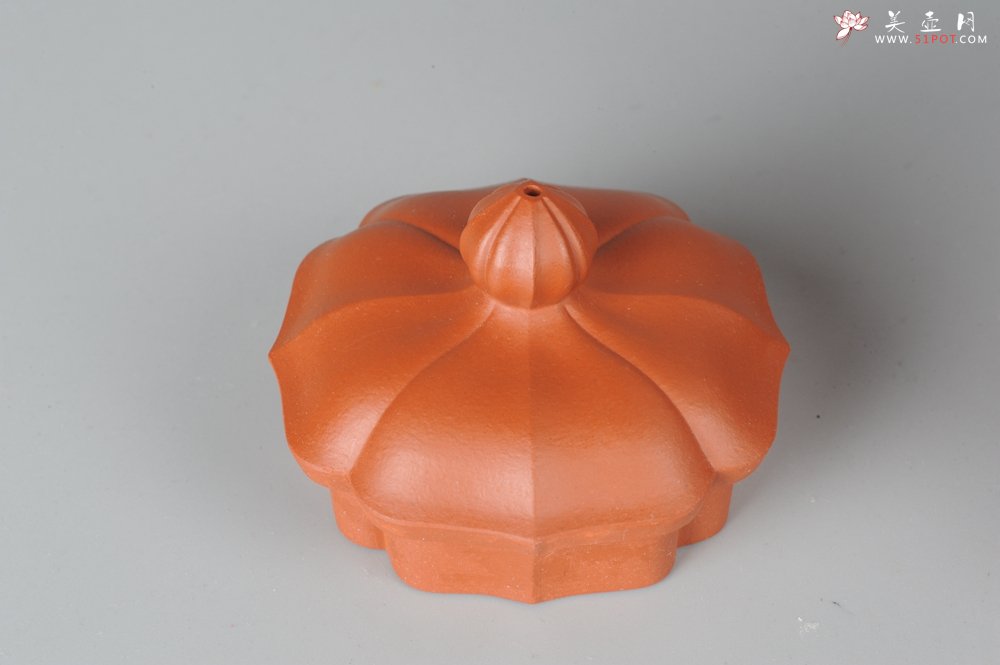 紫砂壶图片：优质小红泥莲花僧帽 线条干净利落 - 美壶网