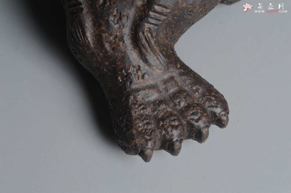 紫砂壶图片：美宠双节特惠 肌理丰富 古铜泥小金蟾茶宠 口吐金钱 招财宝 - 美壶网