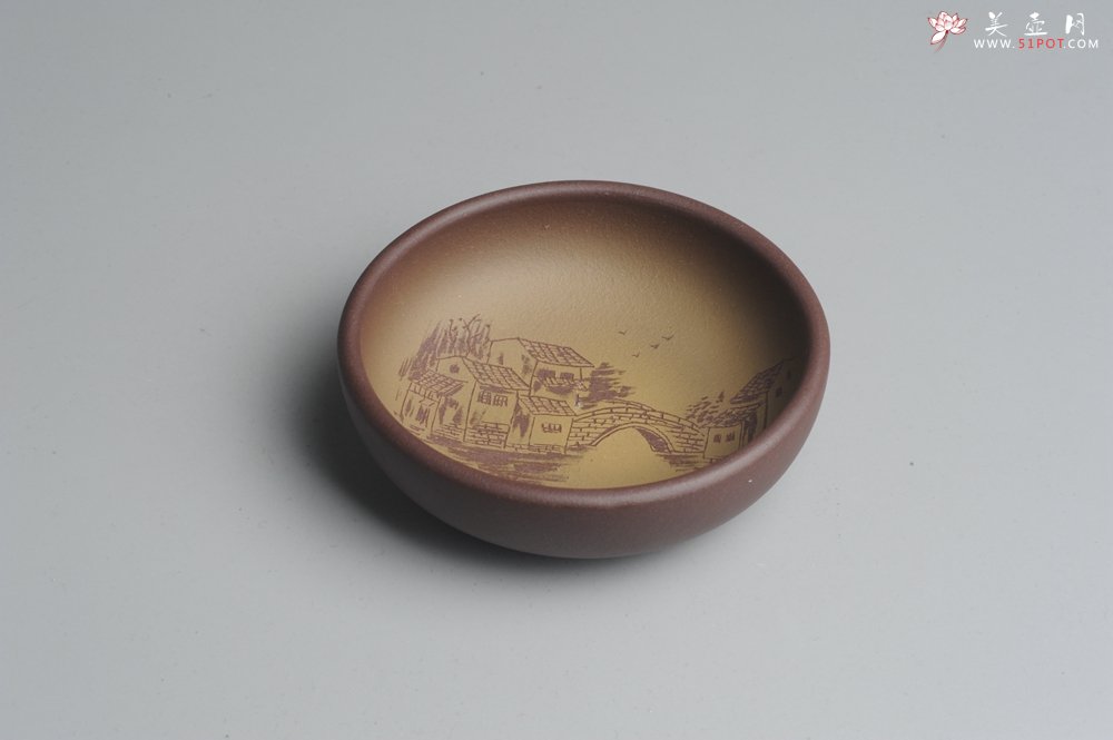 紫砂壶图片：美杯特惠 精品山水杯款式三 紫泥粉段泥 各不同^_^好玩 直径8.7cm - 美壶网