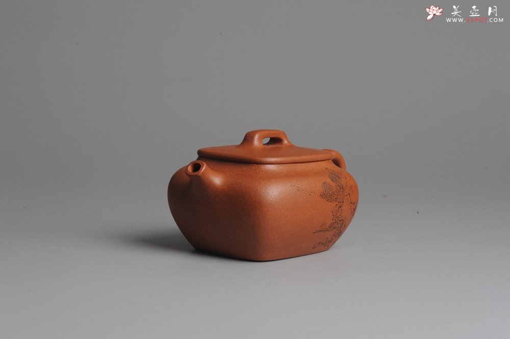 紫砂壶图片：美壶回馈 特惠小四方 一捺底 装饰文气 油润的降坡泥 - 美壶网