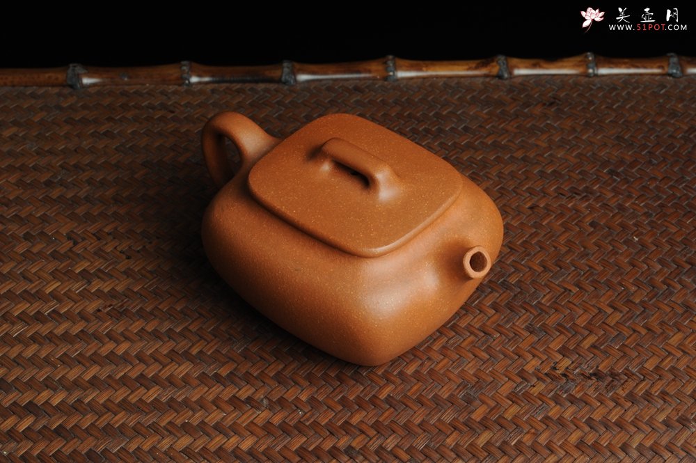 紫砂壶图片：美壶回馈 特惠小四方 一捺底 非常油润的降坡泥 - 美壶网