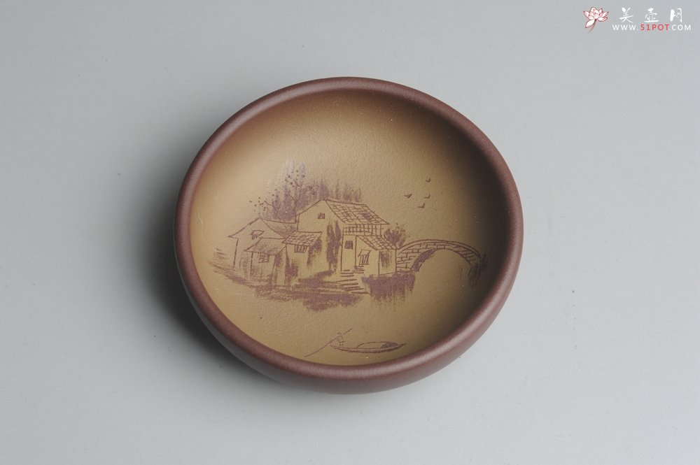 紫砂壶图片：美杯特惠 精品山水杯款式三 紫泥粉段泥 各不同^_^好玩 直径8.7cm - 美壶网